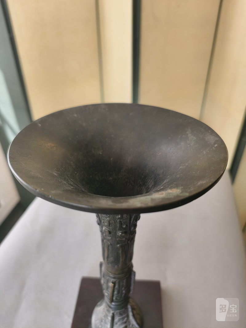 A bronze 'gu' vase with archaistic relief decoration - 图15
